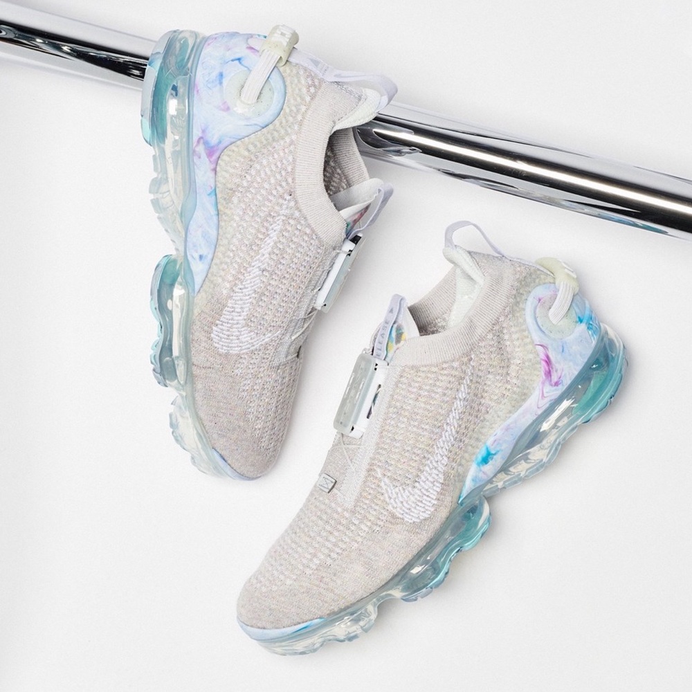 NIKE WHITE AIR VAPORMAX 2020 FLYKNIT SNEAKERS - BRAND NEW IN BOX - Picture 3 of 16